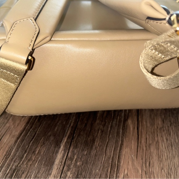 Michael Kors Jet Set Medium Leather Backpack with Chain - Picture 7 of 9